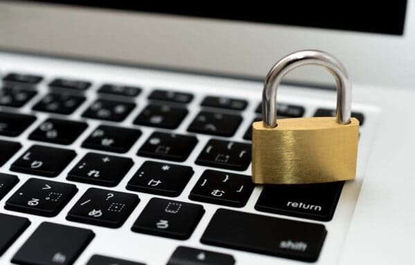 信用情報機関に事故情報や参考情報がある人はカードローン審査に通らない